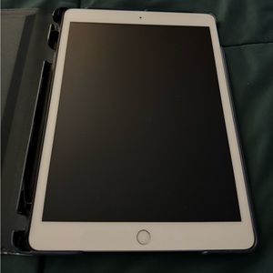 IPad 8th generation WiFi 32GB, Silver, 10.2 inch.